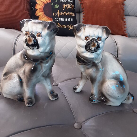 Vintage Set of Staffordshire Style Porcelain Pug Dogs - Picture 10 of 10